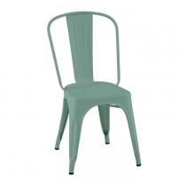 Chaise en acier avec un look vintage industriel. Le coloris est vert lichen. Cette chaise est une chaise Tolix.